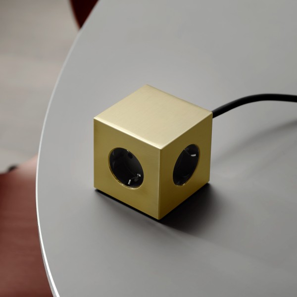 AVOLT / Steckdosenleiste mit USB Anschluss / Square 1 USB & Magnet / Gold