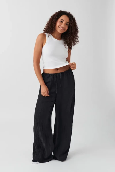 Gina Tricot / Crinkle texture trousers / Black