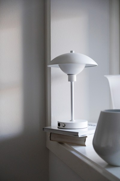 Dyberg Larsen / kabellose weiße LED-Tischlampe 'Roma'