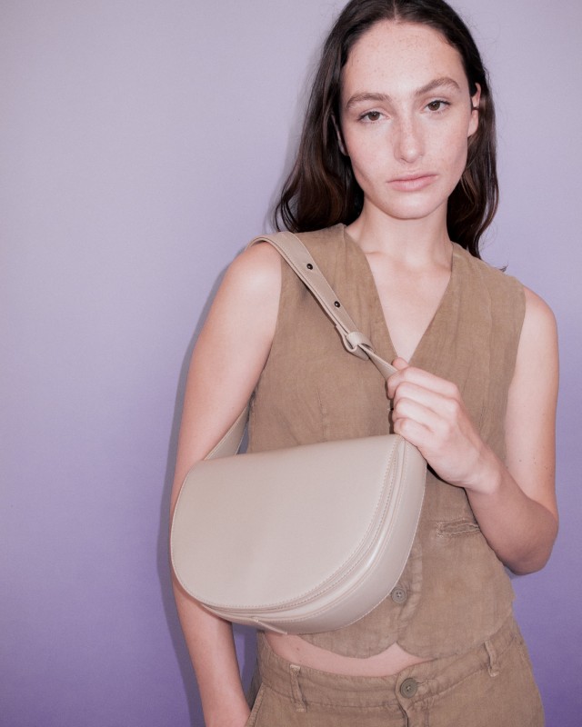 CLIFF SHINY STRUCTURE BAG / LIGHT NUDE