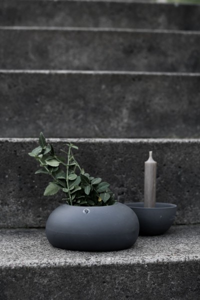 Storefactory / Lindby / Small dark grey pot / 14 × 13× 7 cm
